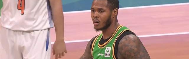 世界杯比赛直播地址-这也叫外援？打了3场比赛18投3中，三分球7投0中，杨鸣又被坑惨了