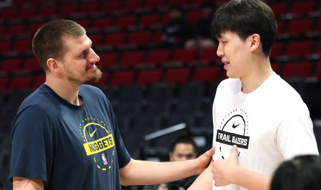 世界杯官网直播app下载正版入口-拓媒：解说动不动就说杨瀚森是小约基奇 这样做对杨没一点好处